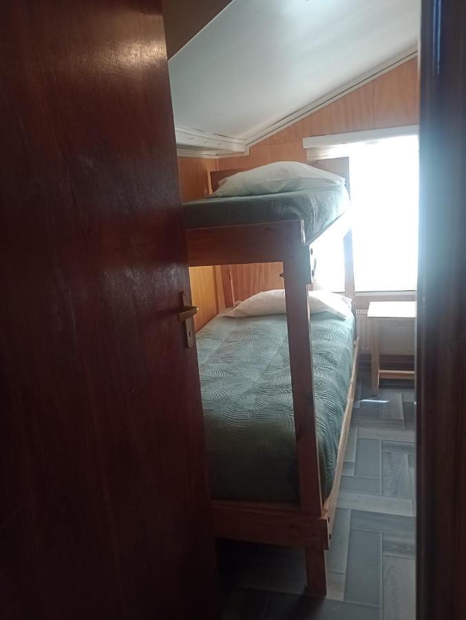 Isla Yu Backpacker Hostel ปวยร์โตนาตาเลส ภายนอก รูปภาพ